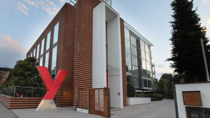 Large-scale 3D printed totem for Yamamay HQ